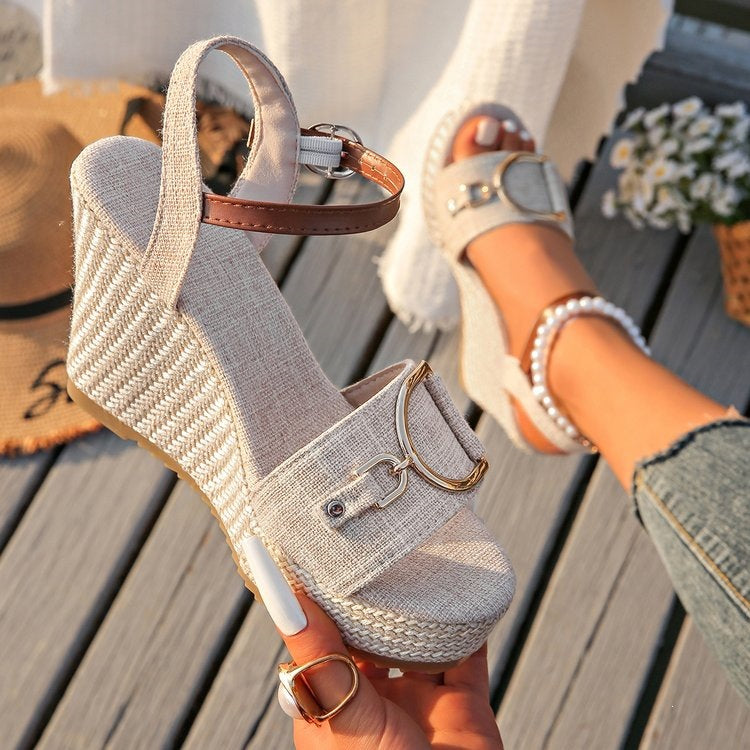 Damen Wedge-Sandalen mit verstellbarem Riemen und eleganter Schnallenapplikation EB
