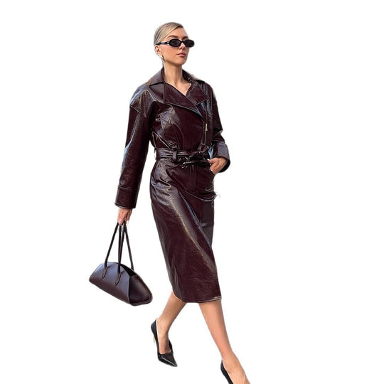 Damenatelier-inspiriertes kleid mit tailliertem Schnitt und schickem Gürtel EB