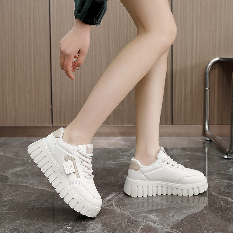 Damen sportliche Plateau-Sneaker mit atmungsaktivem Obermaterial und rutschfester Sohle EB