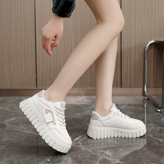 Damen sportliche Plateau-Sneaker mit atmungsaktivem Obermaterial und rutschfester Sohle EB