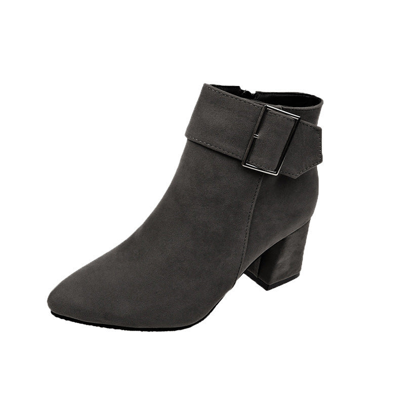 Damen nan elegante Wildlederoptik Stiefelette mit mittelhohem Blockabsatz und breitem Schnallenriemen EB