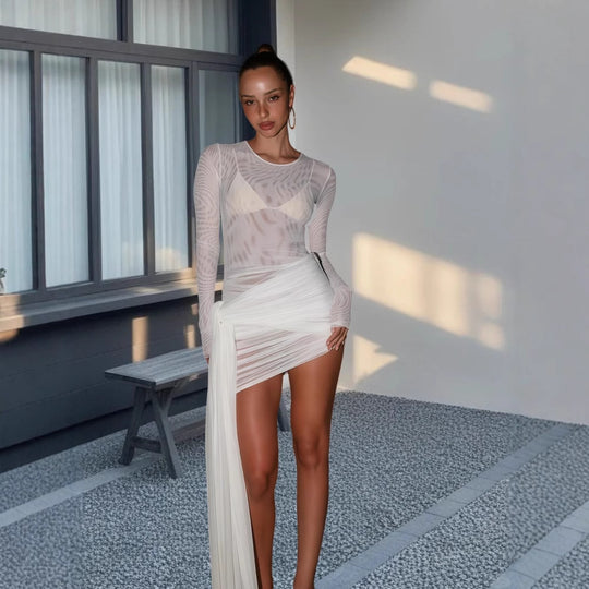 Damen Lustiges Langarm Mini-Kleid mit transparenten Netzdetails und asymmetrischem Saum EB