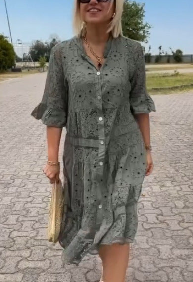 Damen nan romantisches Midikleid mit Broderie-Anglaise, durchgeknöpftem Oberteil, Stehkragen, halblangen Volantärmeln und stufigem Saum EB