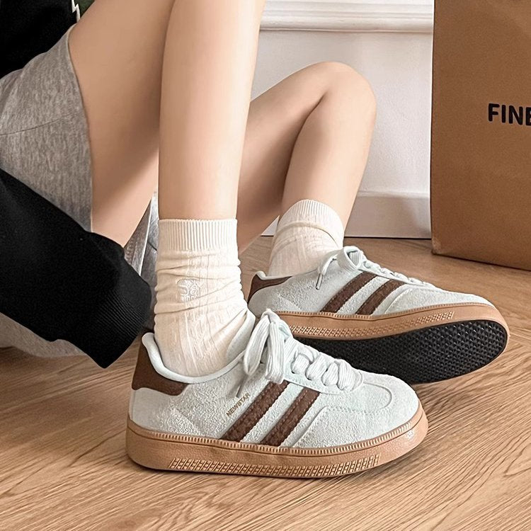 Damen Sneakers im sportlichen Retro-Look mit klassischen Akzenten EB