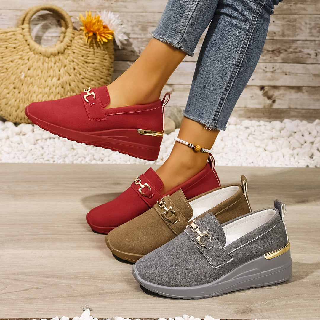 Damen Slip-On Sneakers mit modischem Dekor und dämpfendem Fußbett EB