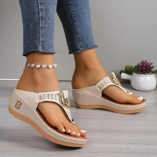 Damen Zehentrenner-Pantoletten mit modischem Riemendesign und eleganten Akzenten EB