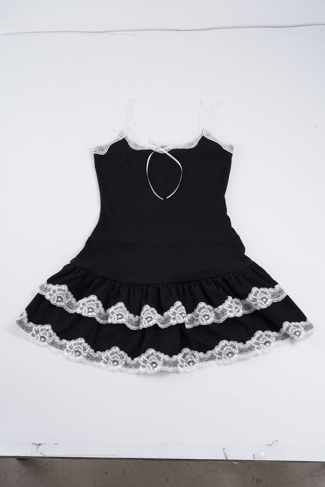 Damen Verspieltes Babydoll-Kleid mit Spitzenrand und verstellbaren Trägern EB