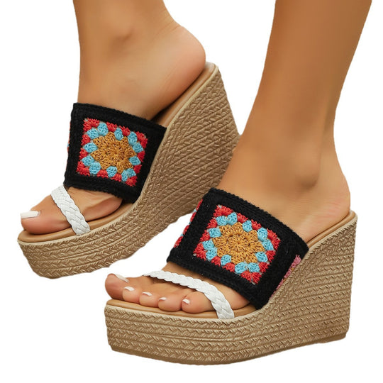 Damen Keil-Sandalen mit floralem Stickdesign und ergonomischer Sohle EB
