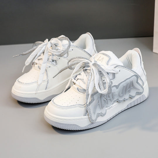 Damen Sneakers mit glänzenden Akzenten und einzigartigem Design EB