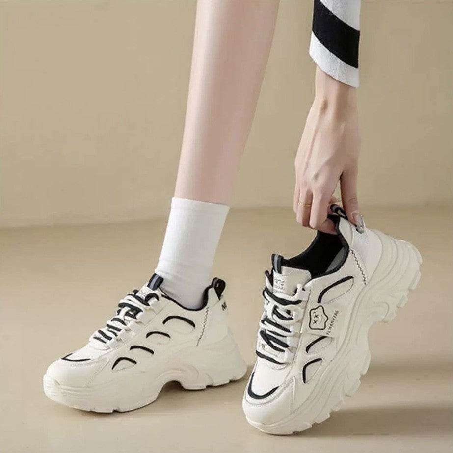 Damen Sportliche Chunky Sneakers mit atmungsaktiver Sohle und eleganten Designelementen EB