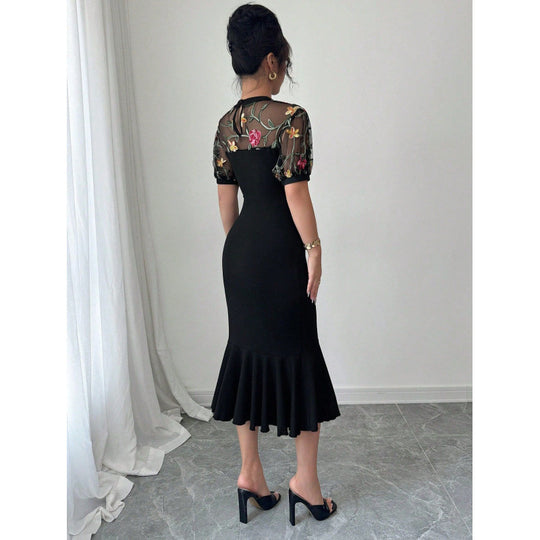 Damen Elegantes Wickelkleid mit transparenter Spitzenblende und Rüschendetails EB