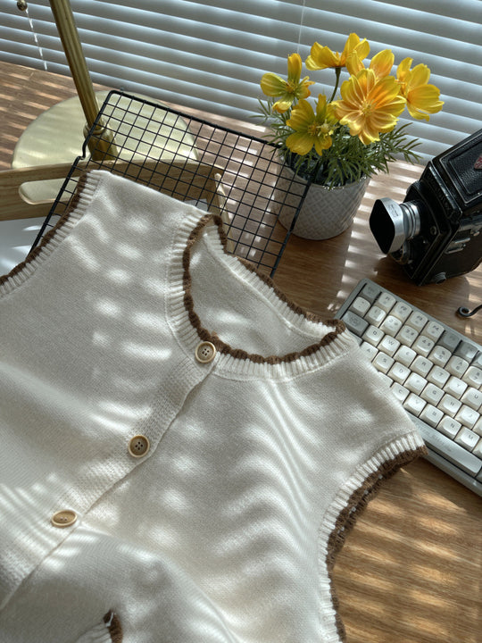 Damen Strickweste mit kontrastierenden Details und Taschen EB