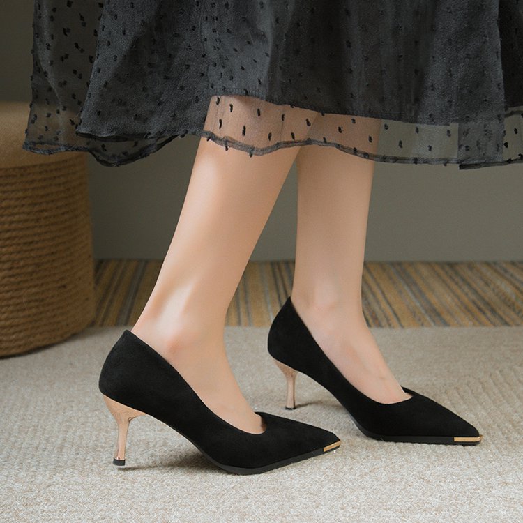 Damen elegante Absatzschuhe mit goldenen Details und spitzem Design EB