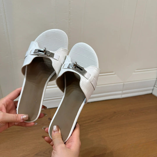 Damen Komfortable Slipper mit Glanzdetails EB