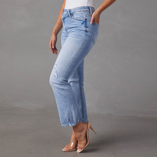Damen Lässige Jeans mit fransigem Saum und modischen Destrukturelementen EB