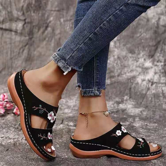 Damen Bequeme und elegante Pantoletten mit floralem Stickdesign EB