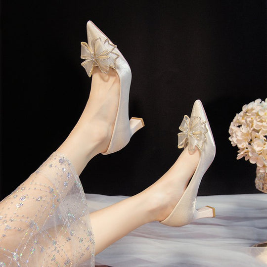 Damen elegante spitze Pumps mit Schmuckdetails EB