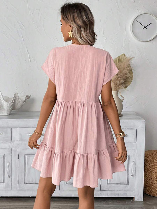 Damen kurzes Sommerkleid mit tiefem V-Ausschnitt und Rüschensaum EB