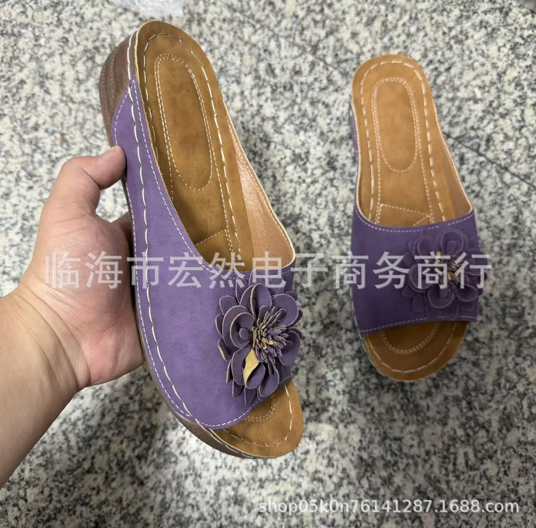 Damen Hausschuhe mit floralem Design und atmungsaktiven Einschnitten EB
