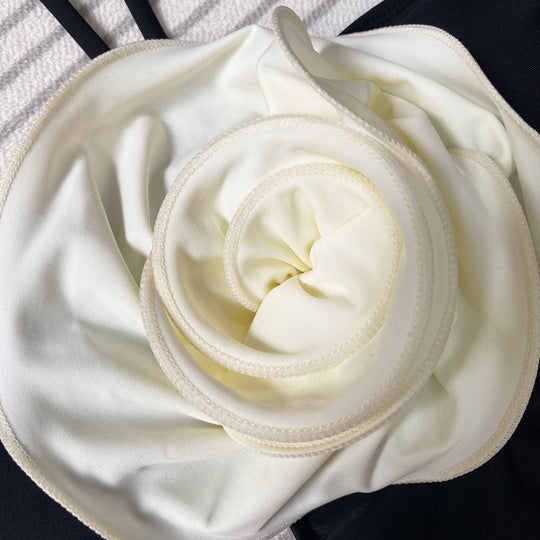 Damen Einteiler Badeanzug mit floralem Schmuckdetail EB