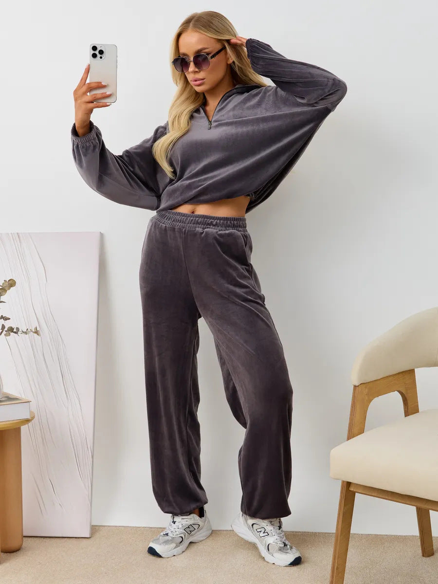 Damen samtiges zweiteiliges Lounge-Set mit Kapuzen-Halbzip und elastischer Bundhose EB