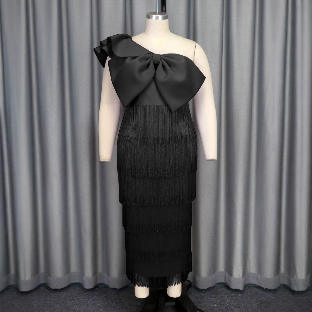 Damen elegantes Kleid mit voluminösem Rüschenelement und Fransen EB