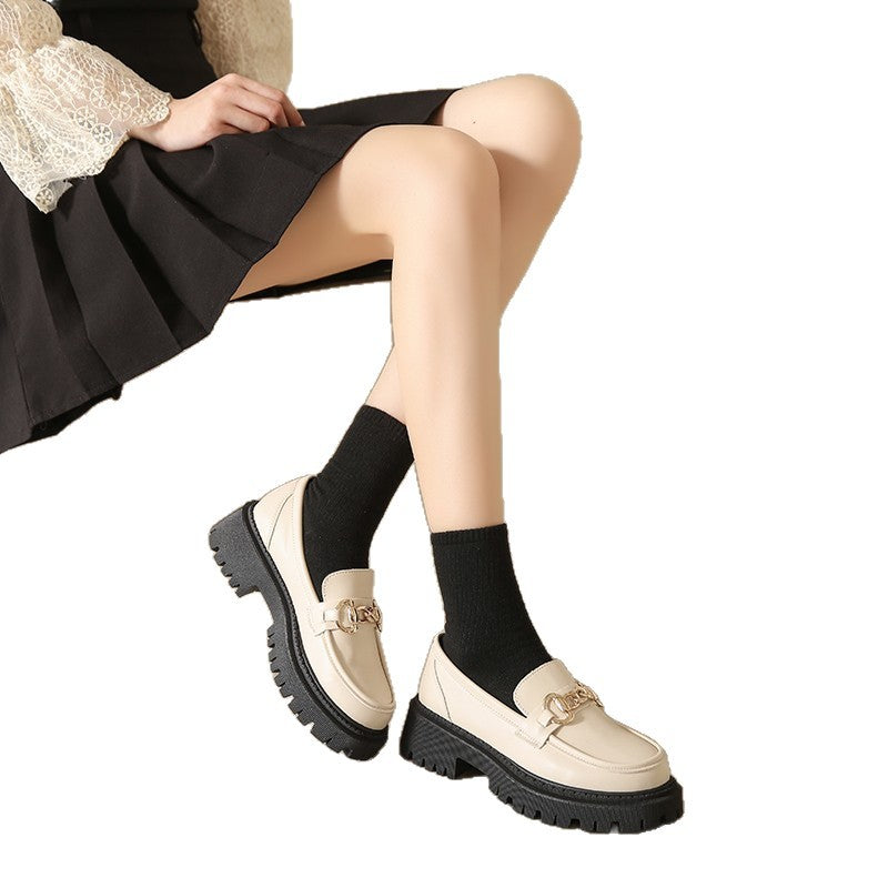 Damen Mokassins mit robustem Blockabsatz und dekorativer Kette EB