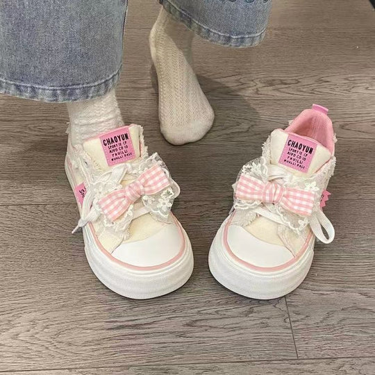 Damen Sneaker mit verspielten Schleifen-Details und rutschfester Sohle EB