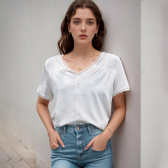 Damen Bluse mit zarten Spitzenakzenten und Knopfdetails EB