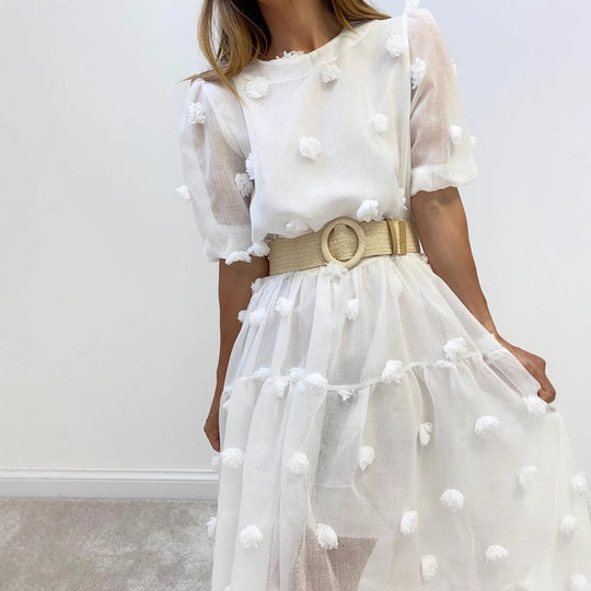 Damen Kleid mit volumetrischen Puffärmeln und dekorativen Fransen EB