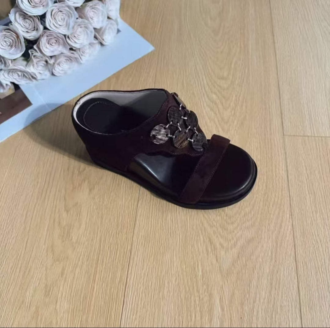 Damen elegante Keil-Pantoletten mit exklusiven Verzierungen EB