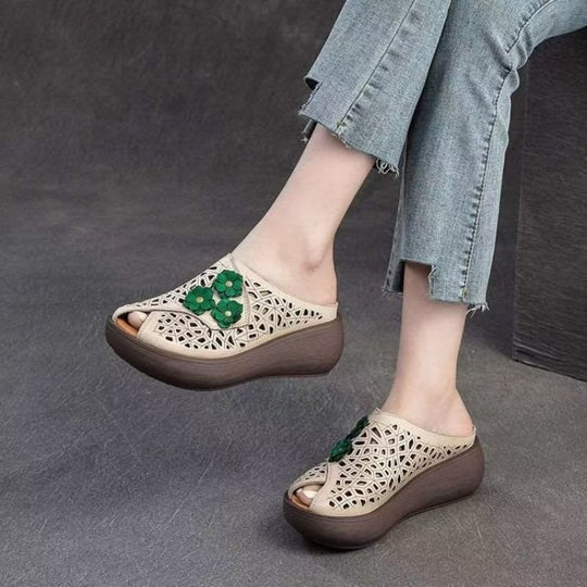 Damen Komfortable Clogs mit floralem Design und atmungsaktiven Ausschnitten EB