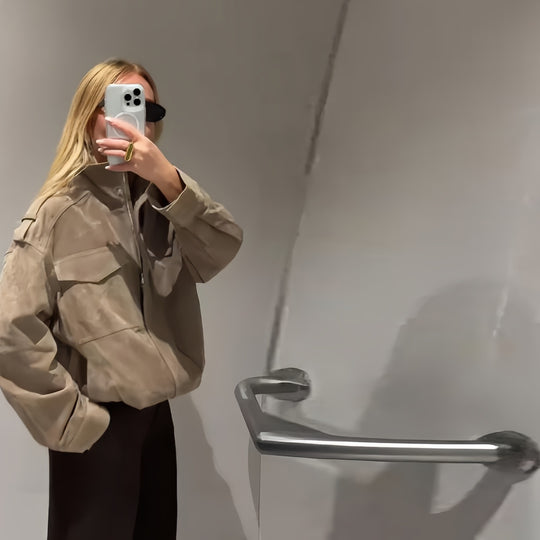 Damen Modische Oversized-Wildlederjacke mit praktischen Taschen und hohem Kragen EB