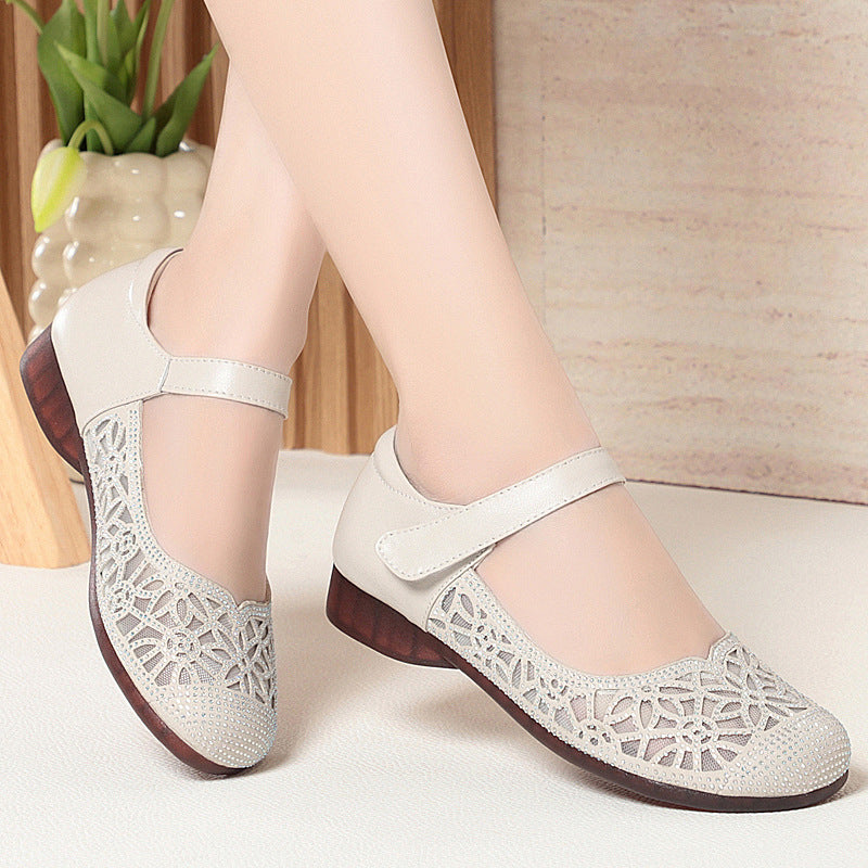 Damen Elegante Ballerinas mit filigranem Blumenmuster und verstellbarem Riemen EB