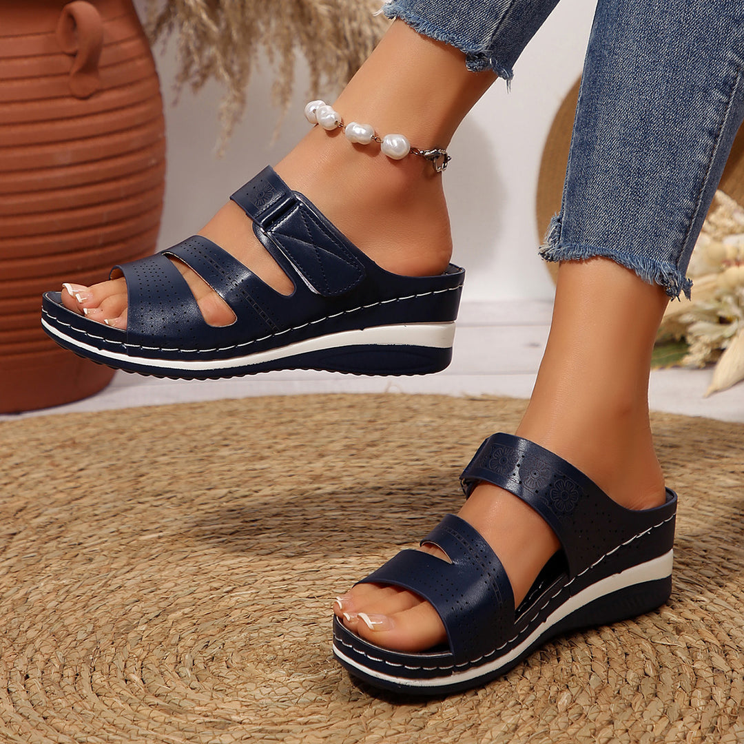 Damen Komfortable und modische Riemensandalen mit floralem Design EB