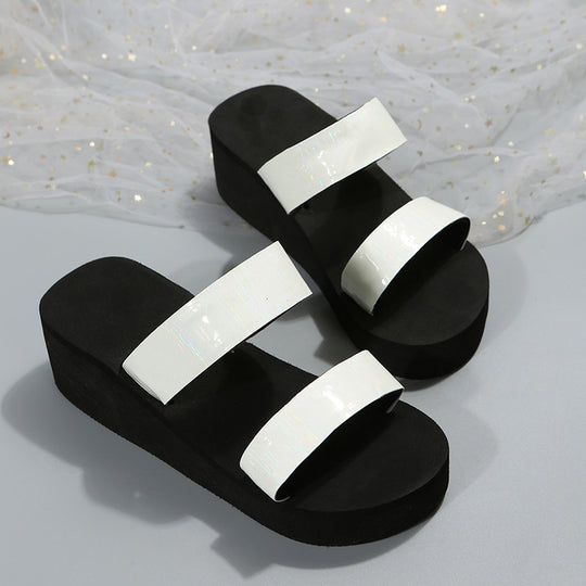 Damen Riemensandalen mit glänzenden Akzenten und komfortablem Plateau EB