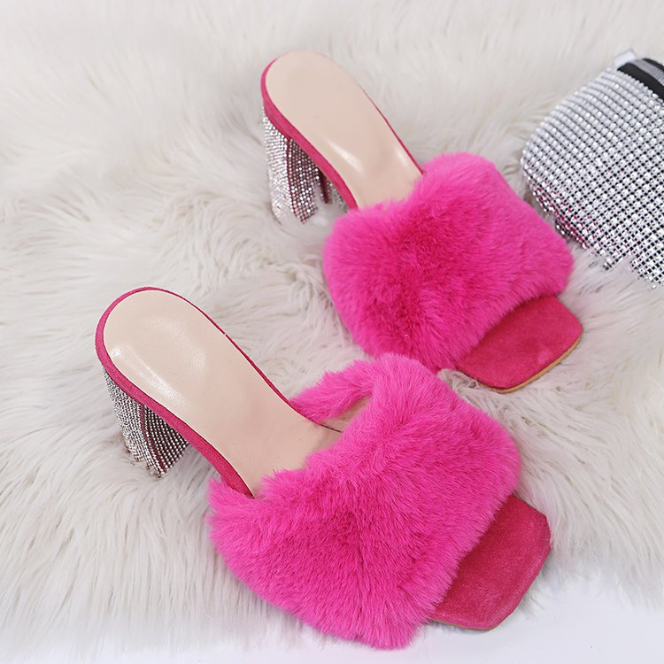 Damen Glamouröse Mules mit kuscheligem Kunstfell und glitzerndem Absatz EB