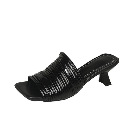 Damen-Mules mit glänzenden Riemen und elegantem Absatz EB