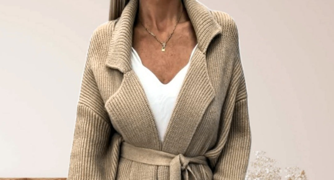 Damen Strickmantel mit Gürtel und breiten Revers EB