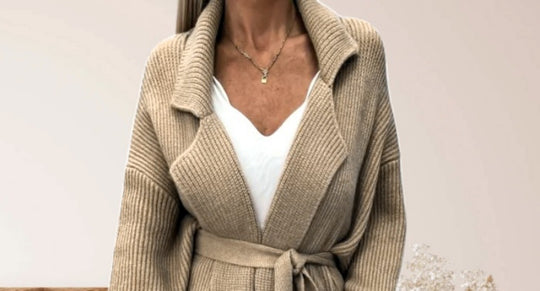 Damen Strickmantel mit Gürtel und breiten Revers EB