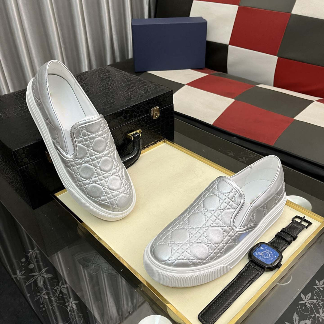 Damen Slip-On Sneakers mit eleganter Steppoptik und rutschfester Sohle EB