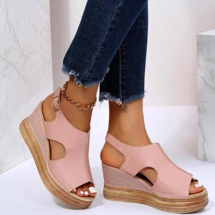 Damen Wedge-Sandalen mit offener Ferse und geschmackvollem Riemendesign EB