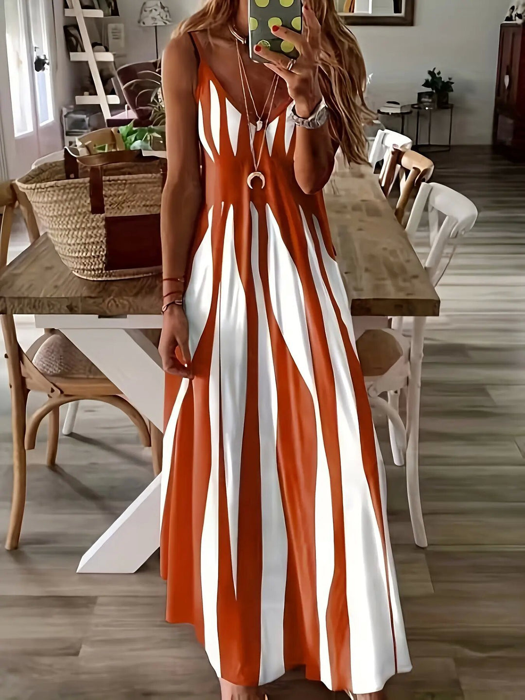 Damen Maxikleid mit raffiniertem Streifenmuster und tiefem V-Ausschnitt Heidi-Mode