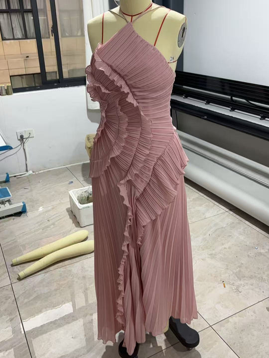 Damen Elegantes plissiertes Maxikleid mit asymmetrischem Design EB