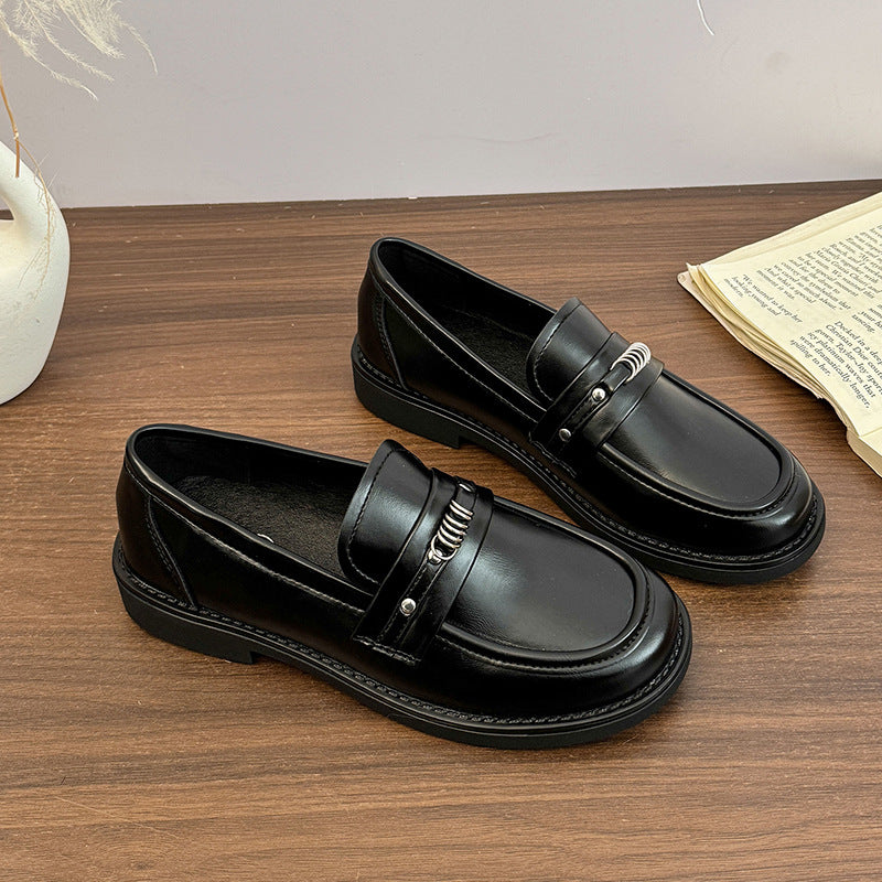 Damen elegante Loafers mit modischem Metall-Detail EB