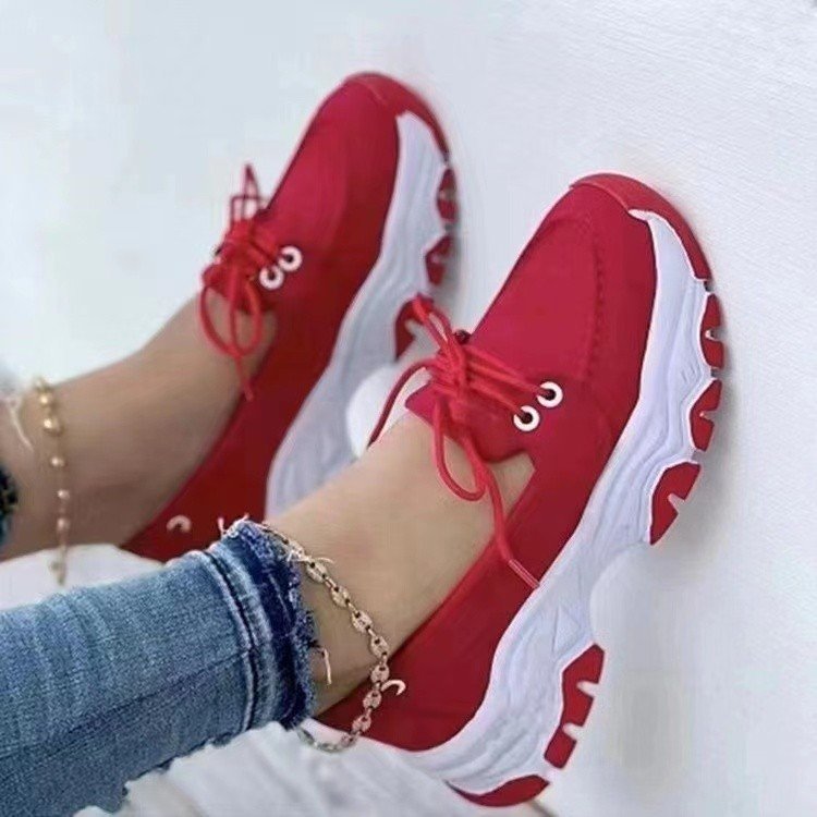 Damen Chunky-Plateau-Sneaker mit perforiertem Velours, gepolstertem Komfortfußbett und Metallic-Fersenaufbau EB