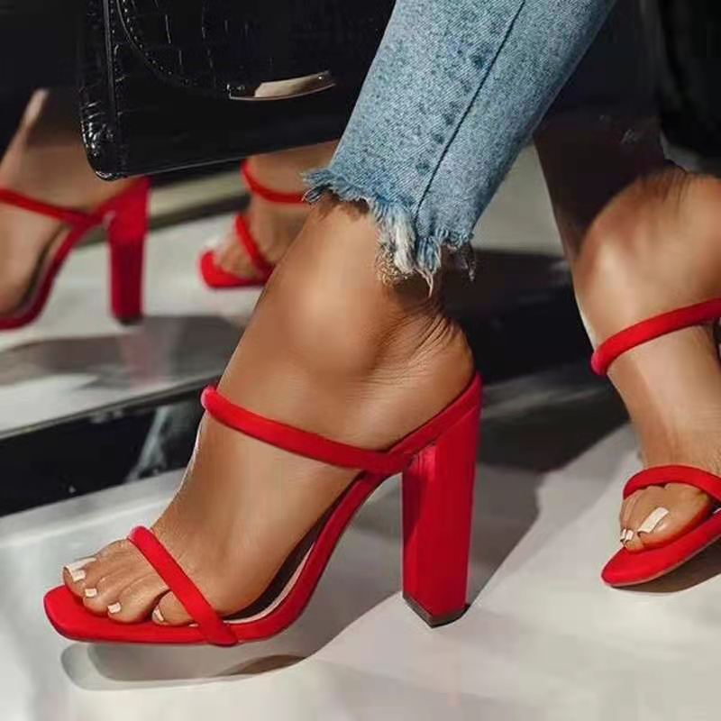 Damen nan elegante Schlüpf-Sandalette mit eckiger Zehenpartie schlanken Riemen und stabilem Blockabsatz EB
