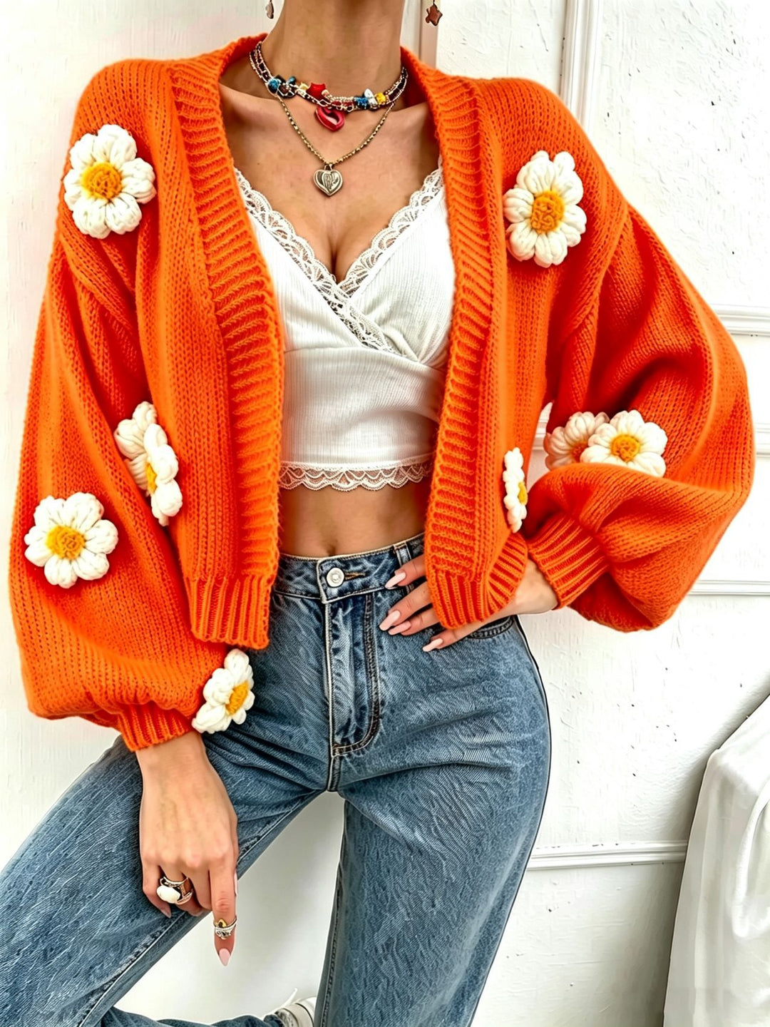 Damen Kurzgeschnittener Grobstrick-Cardigan mit 3D-Blütenapplikationen EB