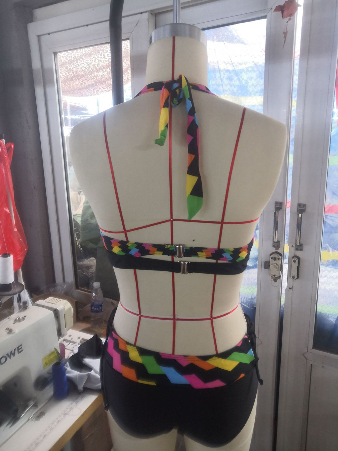 Damen Sportliches Bikini-Set mit verstellbaren Trägern und modischem Farbdesign EB