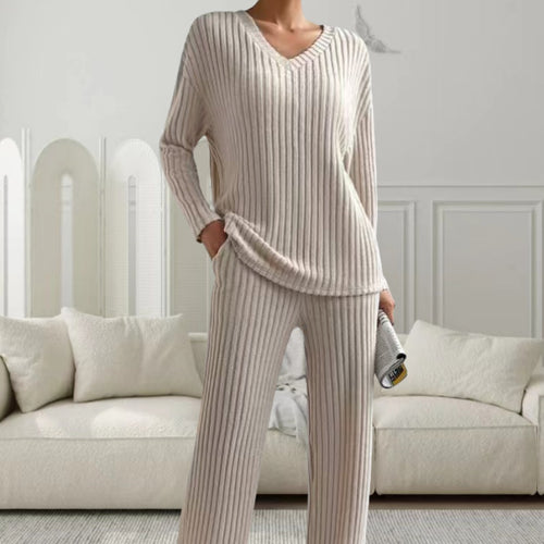 Damen Strickanzug mit modischem V-Ausschnitt und feinem Rippdesign EB